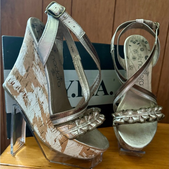 N.Y.L.A Wedges size 7 gold tone and beige color. - Picture 2 of 2